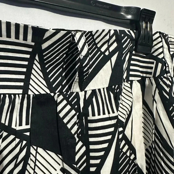 AGB Black and white geometric skirt , size 16 - Picture 3 of 5